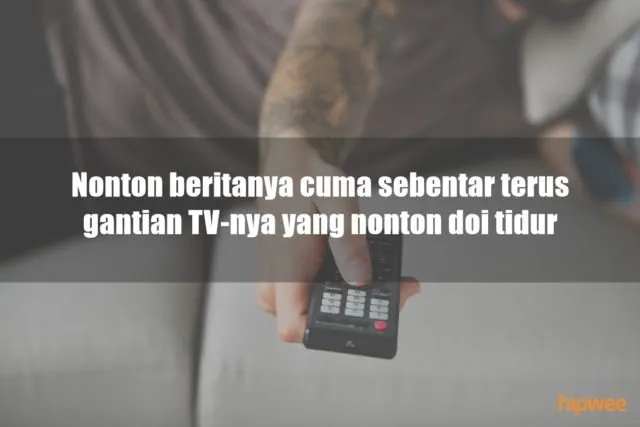 11 Ciri Khas Bapak-Bapak Kalau Lagi Menguasai TV di Rumah. Kelakuannya Bikin Kangen Nggak sih? :D 18