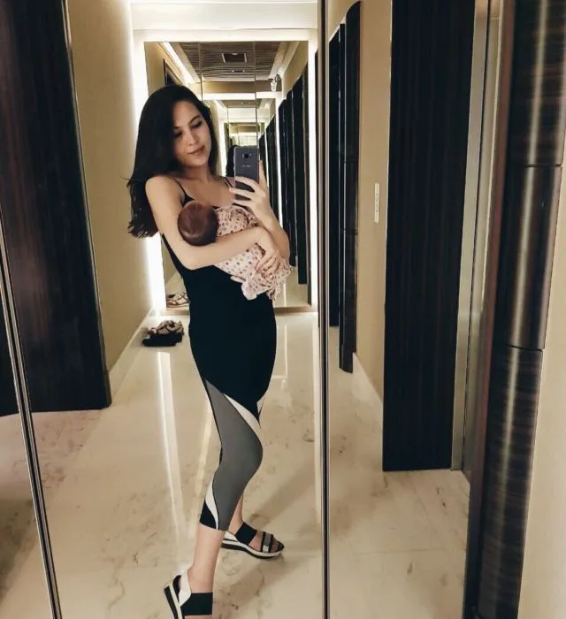 8 Artis Ini Bisa Langsing Instan Pasca Melahirkan. Bikin Iri Sambil Elus Perut Nih ~ 11
