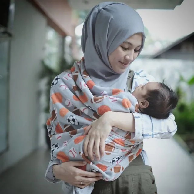 8 Artis Ini Bisa Langsing Instan Pasca Melahirkan. Bikin Iri Sambil Elus Perut Nih ~ 14