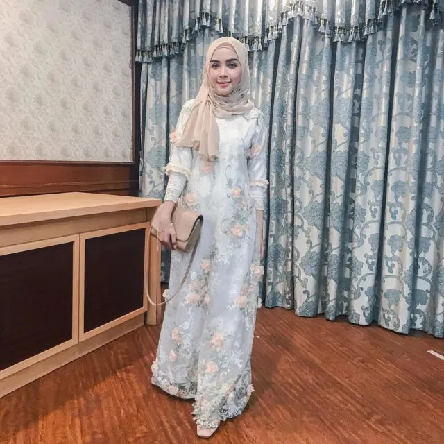 11 Padu Padan Gamis + Hijab yang Cantik untuk Kondangan. Kalau Pakai Kebaya Terus kan Bosan 14