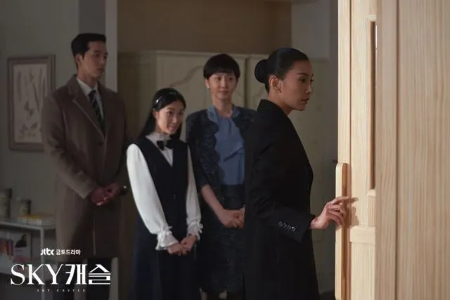 Sama-sama Soal Keluarga, Inilah Alasan Drama Korea Sky Castle Pantas Disandingkan dengan Reply 1988 9