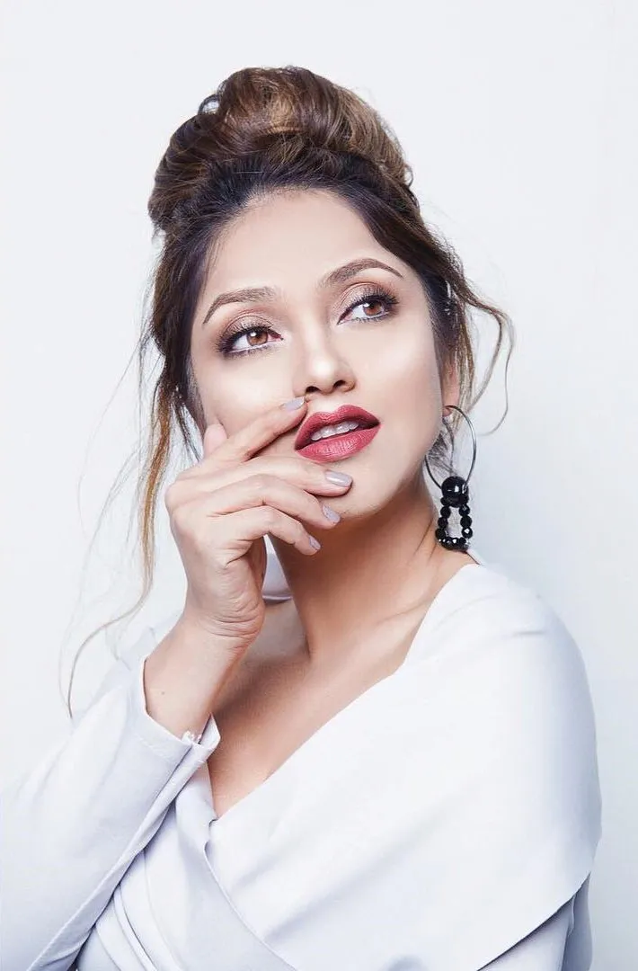 Potret Terkini Sarah Azhari, Artis Favorit Generasi 90-an yang Awet Cantik dan Mudanya 20