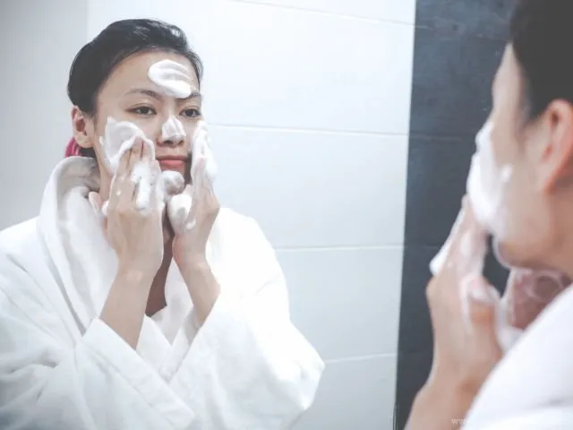 Bedanya Facial Foam, Gel, Hingga Oil untuk Cuci Muka. Cocok yang Mana? 5 jenis cleanser