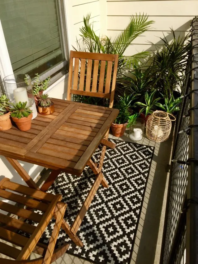 11 Penataan Balkon Rumah Minimalis yang Nyaman buat Leyeh-leyeh Cantik 12
