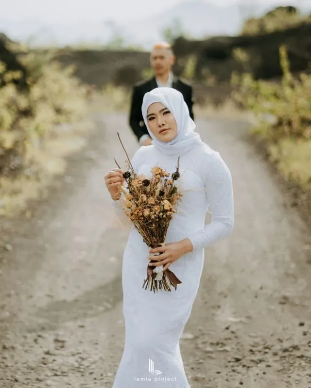 10 Foto Postwedding Pasangan Atlet Hanifan-Pipiet. Unik dalam Balutan Baju Pencak Silat! 15
