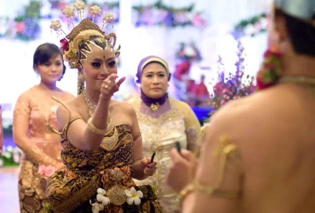 Memahami Rangkaian Upacara Panggih pada Pernikahan Adat Jawa. Ternyata Maknanya Sangat Dalam Lo 9