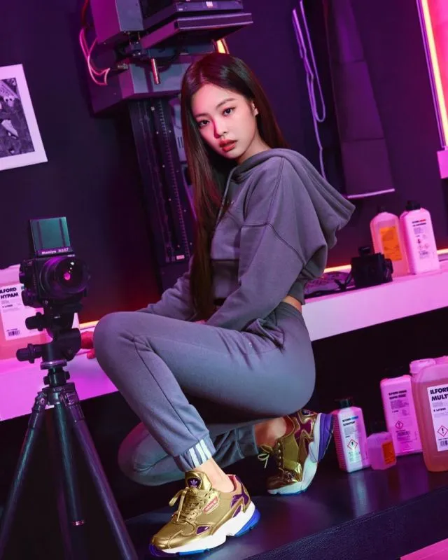 Ultah Hari Ini, Yuk Intip 10+ Inspirasi Outfit ala Jennie Blackpink yang Elegan sampai Casual 16