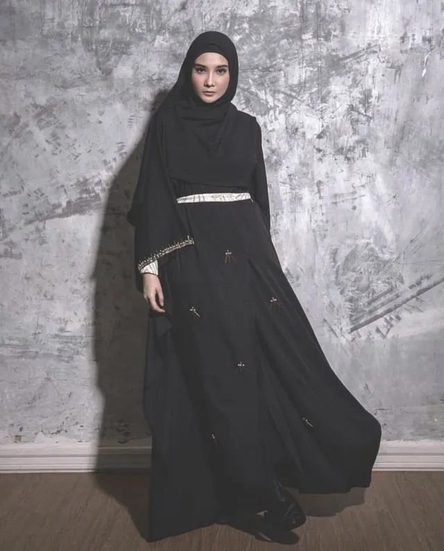 Daripada Bingung Pakai Apa Saat Ke Nikahan, Mendingan Simak 12 OOTD Kondangan Sesuai Zodiak Ini 21