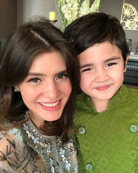 Beruntungnya Carissa Puteri Punya 2 Anak Cowok yang Ganteng Semua. Calon Imam Masa Depan! 15