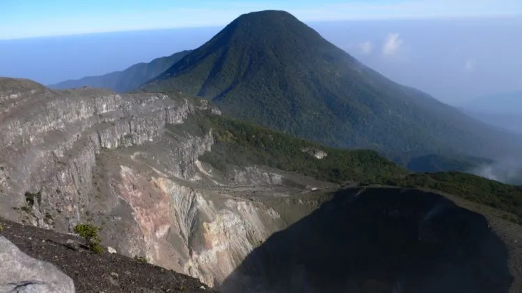 Kisah Misteri Pendakian Gunung Gede Pangrango 4