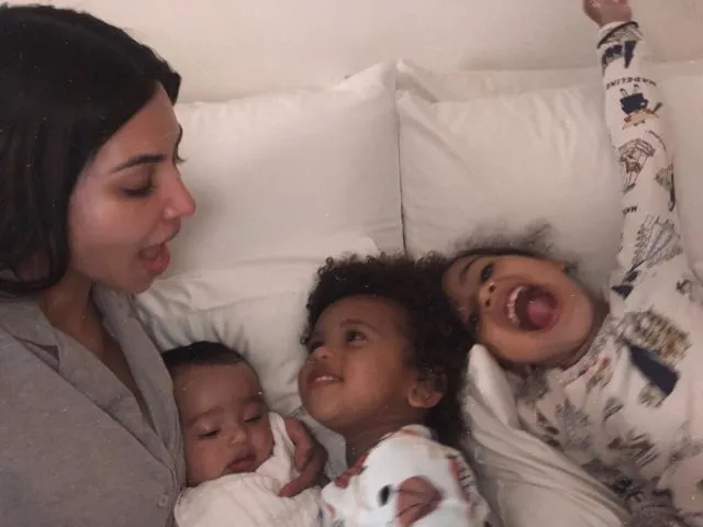 Bukan Sombong, Kebiasaan Kim Kardashian Nggak Meneruskan Baju ke Anak-anaknya Ini Bikin Kaget 8