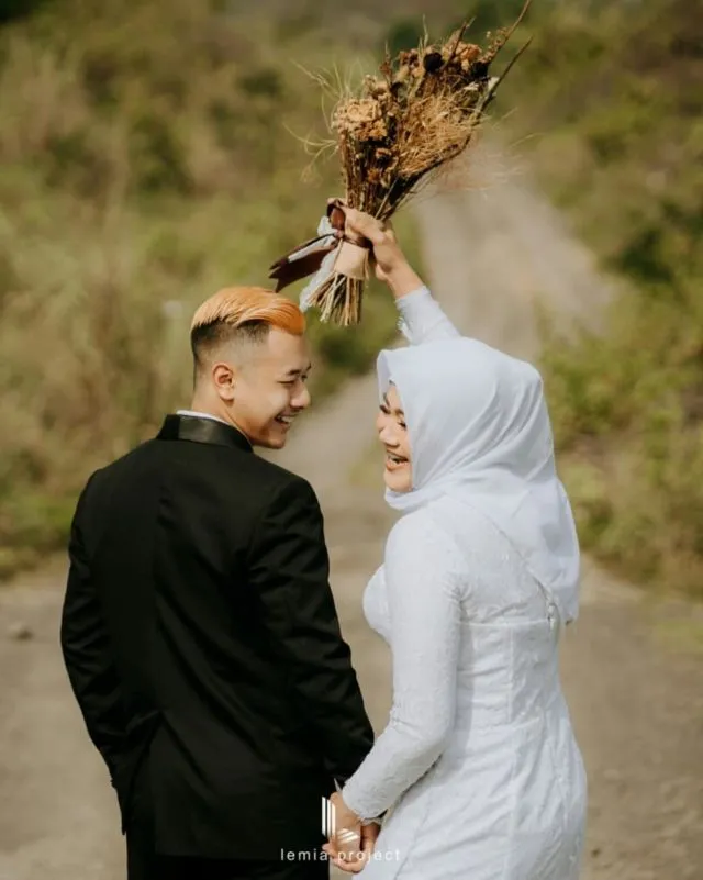 10 Foto Postwedding Pasangan Atlet Hanifan-Pipiet. Unik dalam Balutan Baju Pencak Silat! 18