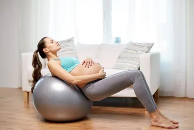 4 Manfaat Birthing Ball untuk Kehamilan & Persiapan Melahirkan. Jelas Bukan Gaya-gayaan Doang! 6