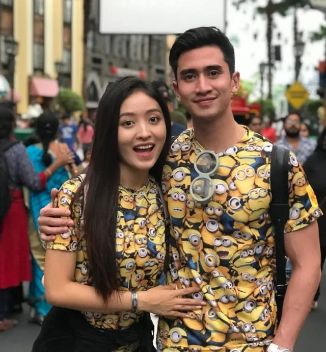 Intip 10 Gaya Busana Pasangan Seleb Saat Bersama. Bisa Jadi Panduan Tampil Serasi dengan si Dia 15