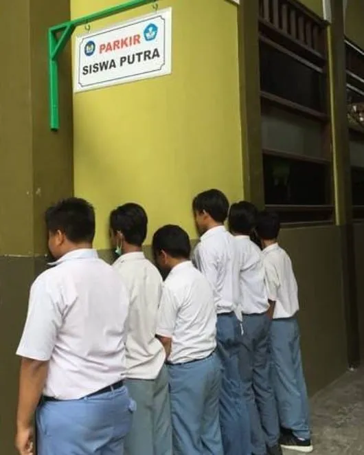 16 Adegan Absurd yang Hanya Ditemui di Kelas. Jadi Teringat Masa Nakal-Nakal Pas Masih Sekolah nih! 19