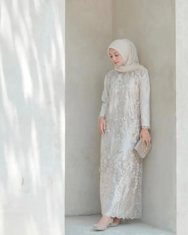 11 Padu Padan Gamis + Hijab yang Cantik untuk Kondangan. Kalau Pakai Kebaya Terus kan Bosan 12