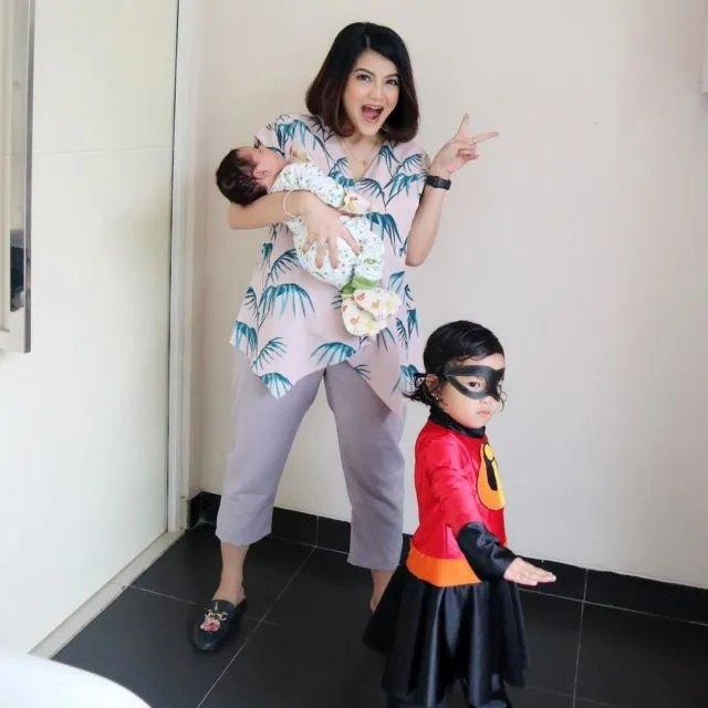 8 Artis Ini Bisa Langsing Instan Pasca Melahirkan. Bikin Iri Sambil Elus Perut Nih ~ 15