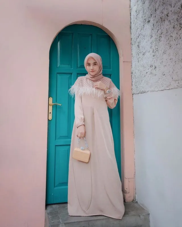 11 Padu Padan Gamis + Hijab yang Cantik untuk Kondangan. Kalau Pakai Kebaya Terus kan Bosan 19
