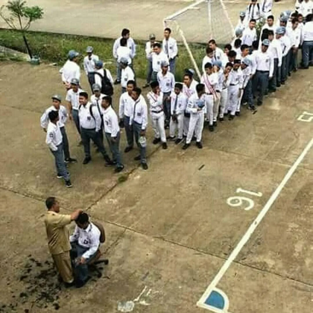 16 Adegan Absurd yang Hanya Ditemui di Kelas. Jadi Teringat Masa Nakal-Nakal Pas Masih Sekolah nih! 21