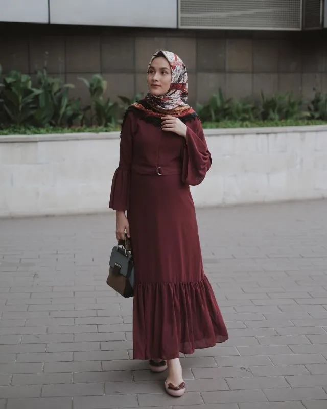 11 Padu Padan Gamis + Hijab yang Cantik untuk Kondangan. Kalau Pakai Kebaya Terus kan Bosan 22