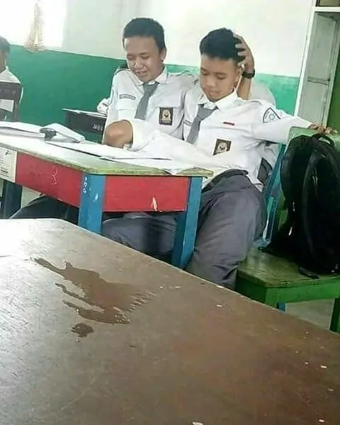 16 Adegan Absurd yang Hanya Ditemui di Kelas. Jadi Teringat Masa Nakal-Nakal Pas Masih Sekolah nih! 22