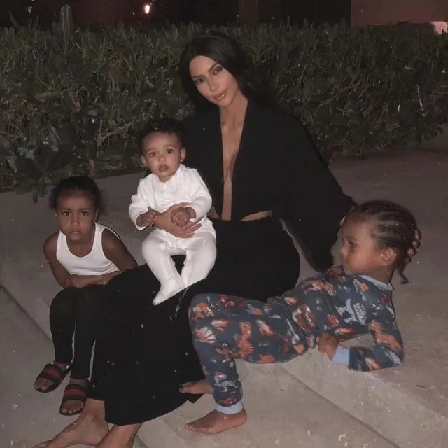Bukan Sombong, Kebiasaan Kim Kardashian Nggak Meneruskan Baju ke Anak-anaknya Ini Bikin Kaget 5