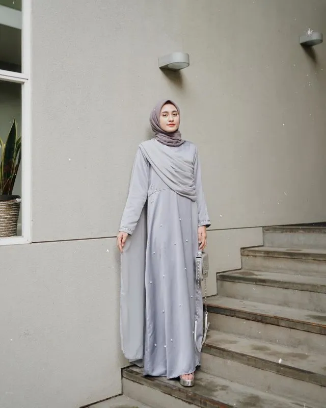 11 Padu Padan Gamis + Hijab yang Cantik untuk Kondangan. Kalau Pakai Kebaya Terus kan Bosan 21