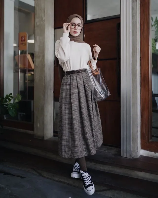 11 Ragam Gaya Rok yang Nyaman Buat Tampilan Formal. Anti Ribet dan Feminin Sekali 21