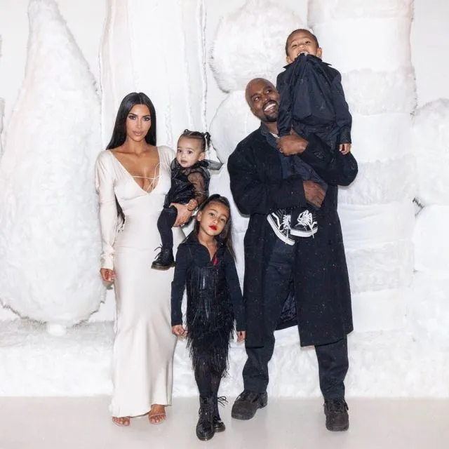 Bukan Sombong, Kebiasaan Kim Kardashian Nggak Meneruskan Baju ke Anak-anaknya Ini Bikin Kaget 6