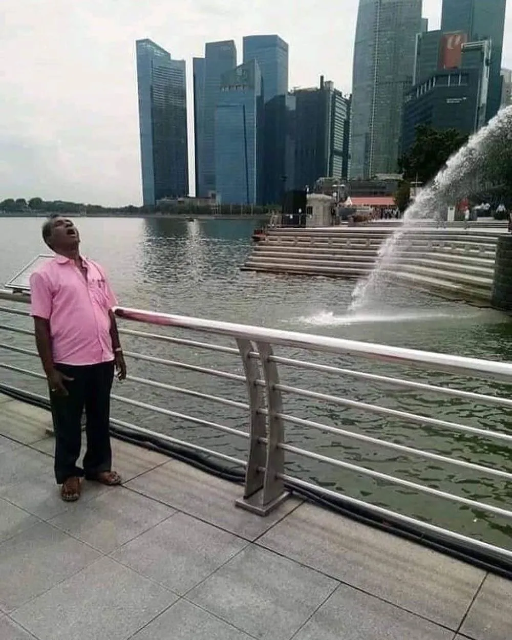 15 Potret Bapak-bapak Lawak yang Bikin Ngakakmu Awet Kayak Mendung Sore ini. Kacau, Kocak Banget! 29