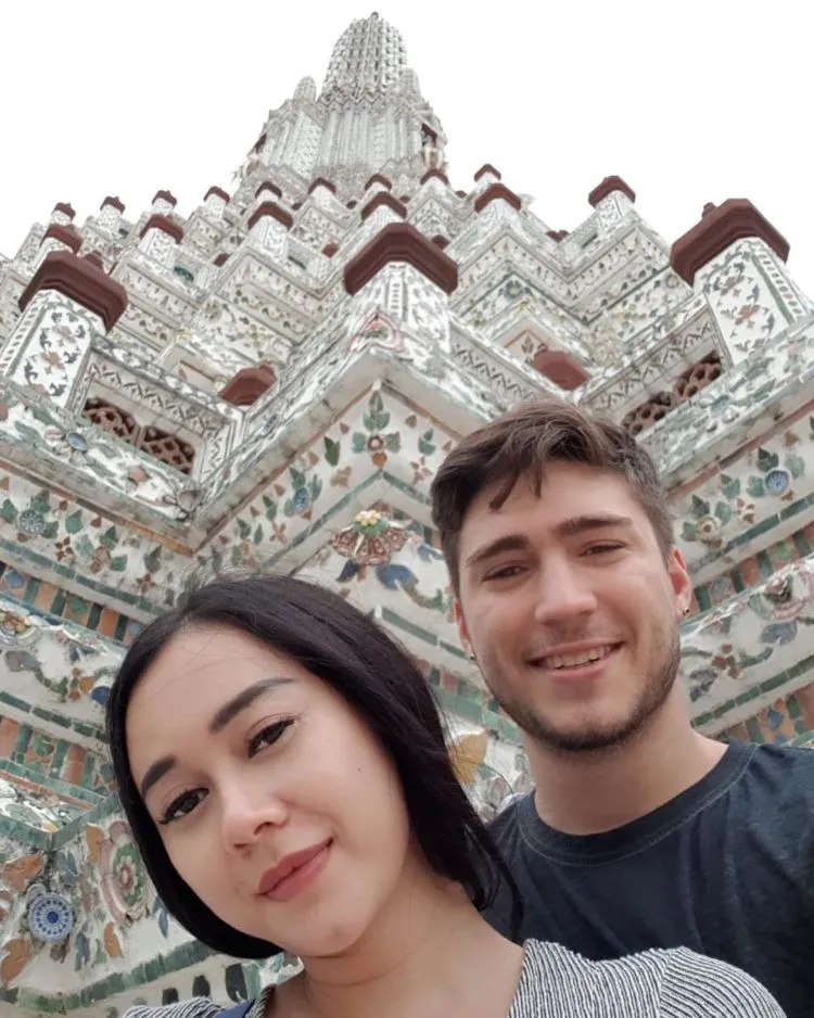Potret Kemesraan Bulan Madu Aura Kasih dan Suami Bulenya. Mulai dari Resort di Bali sampai Bangkok! 13