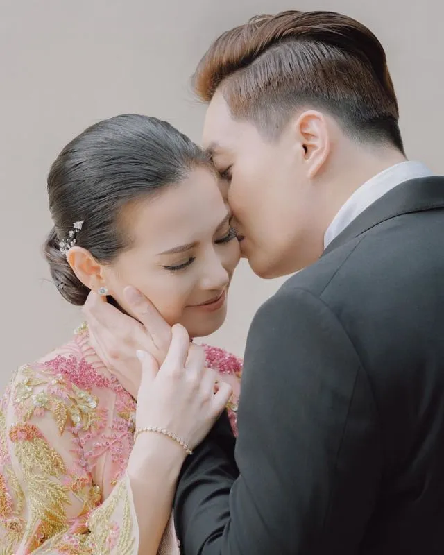 9+ Potret Pernikahan Romantis Edric Tjandra-Vanny. Hipwee Jatuh Cinta dengan Makeupnya! 11