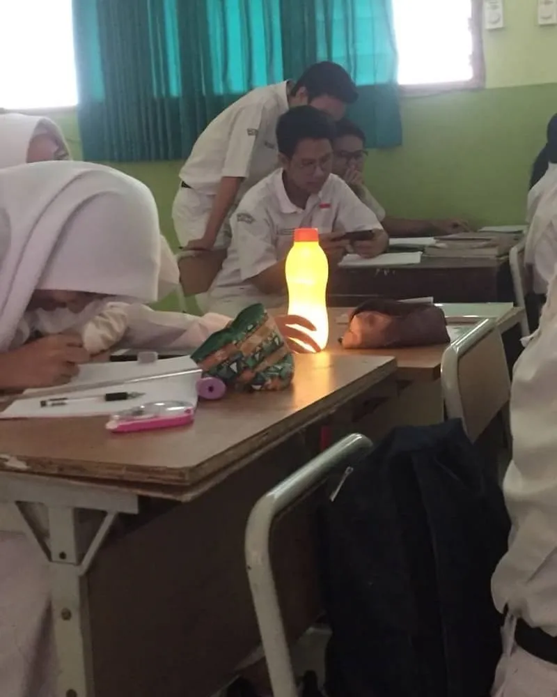 16 Adegan Absurd yang Hanya Ditemui di Kelas. Jadi Teringat Masa Nakal-Nakal Pas Masih Sekolah nih! 27