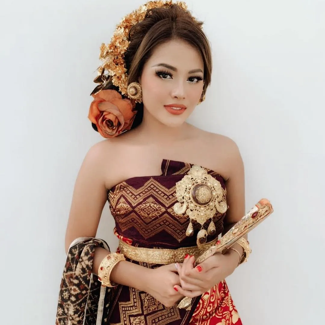 Aurel Tampil Cantik dengan Baju Adat Bali, Warganet Malah Salfok ke Komentar Krisdayanti di Fotonya 4
