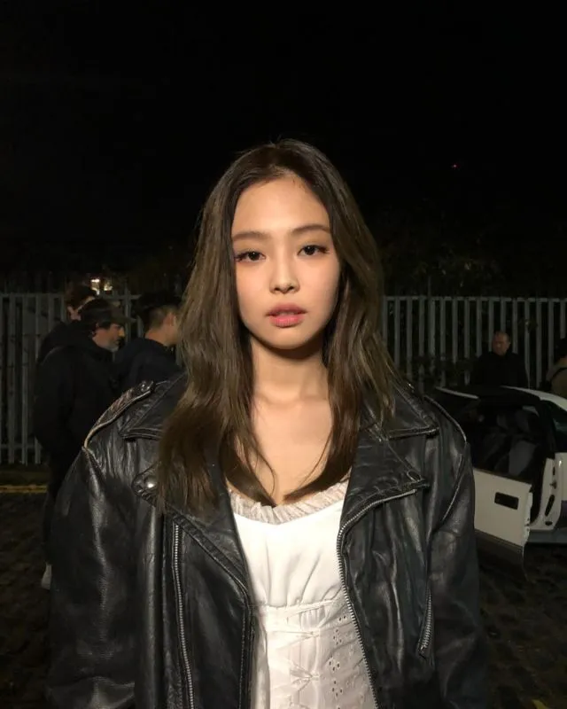 Ultah Hari Ini, Yuk Intip 10+ Inspirasi Outfit ala Jennie Blackpink yang Elegan sampai Casual 18