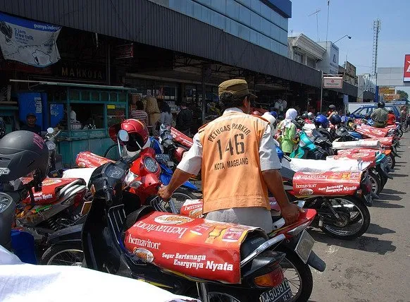 5 Harapan Pemotor buat Tukang Parkir yang Jarang Banget Terjadi. Kita Semua Butuh Jukir yang Asyique! 8