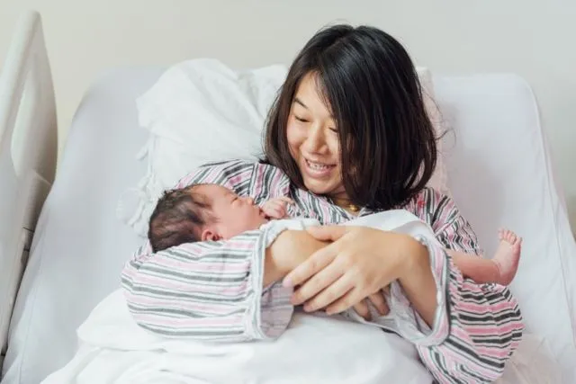 Rentan Depresi dan Gegabah, Ini 5 Alasan Kenapa Ibu Baru Butuh Ekstra Perhatian, Bukan Nyinyiran! 6