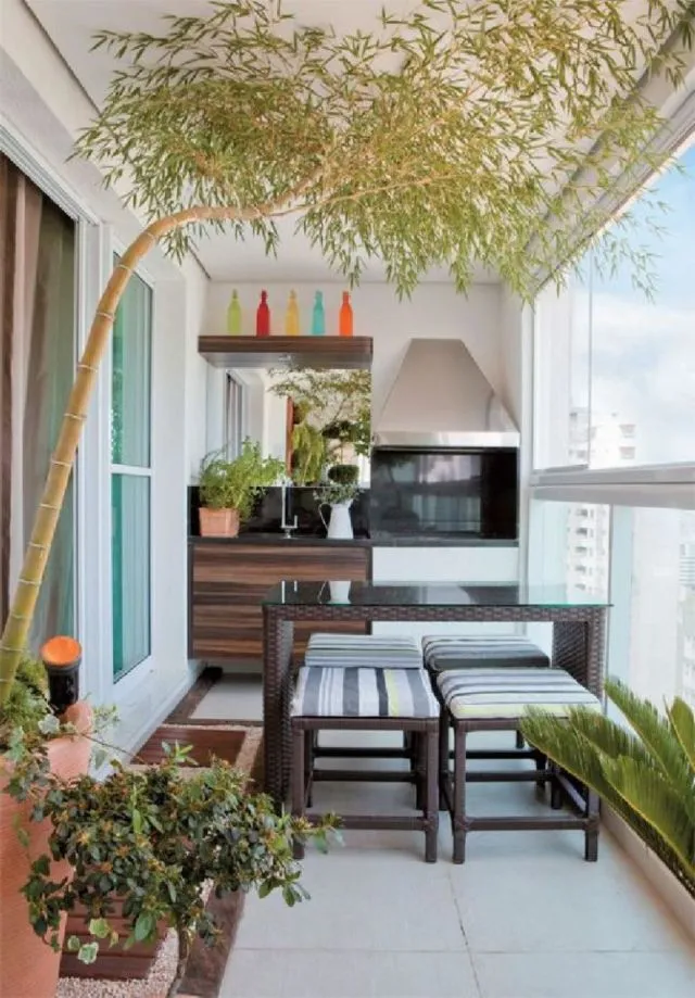 11 Penataan Balkon Rumah Minimalis yang Nyaman buat Leyeh-leyeh Cantik 20