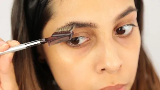 5 Trik Mendapatkan Alis Serat Ala Thailand, Siapa Nih yang Penasaran Sama Thai Makeup? 10