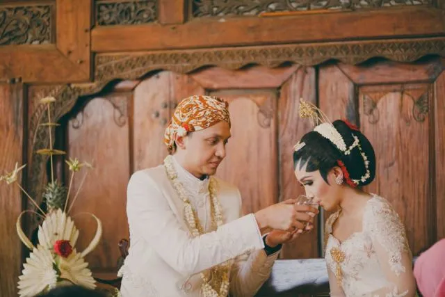 Memahami Rangkaian Upacara Panggih pada Pernikahan Adat Jawa. Ternyata Maknanya Sangat Dalam Lo 13