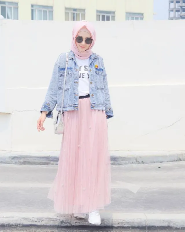 Inilah 10 Tampilan Cantik Hijaber Pakai Rok Tutu Panjang. Bisa Jadi Inspirasi Kalau Mau Jalan-Jalan 14