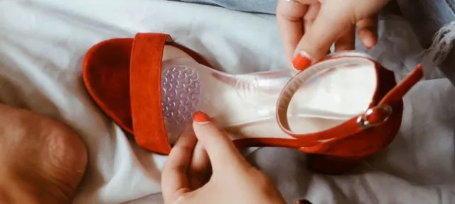 6 Tips Biar Pakai Sepatu Hak Tinggi Nggak Sakit 11