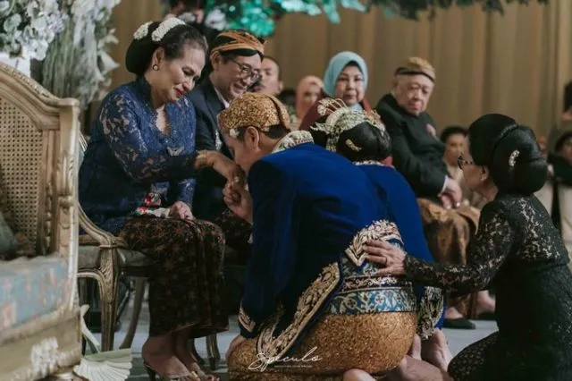 Memahami Rangkaian Upacara Panggih pada Pernikahan Adat Jawa. Ternyata Maknanya Sangat Dalam Lo 16
