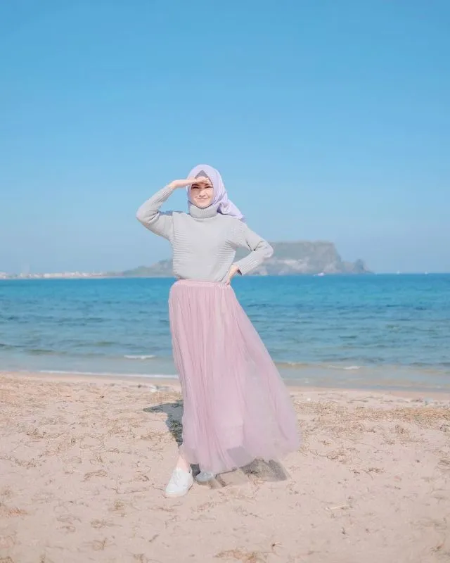 Inilah 10 Tampilan Cantik Hijaber Pakai Rok Tutu Panjang. Bisa Jadi Inspirasi Kalau Mau Jalan-Jalan 11