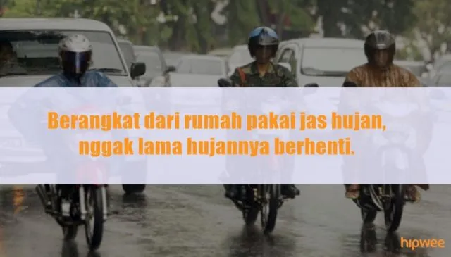 11 Hal yang Ada di Pikiran Pengendara Motor Saat Turun Hujan. Keselnya Sampe Bikin Basah Kuyup~ 13
