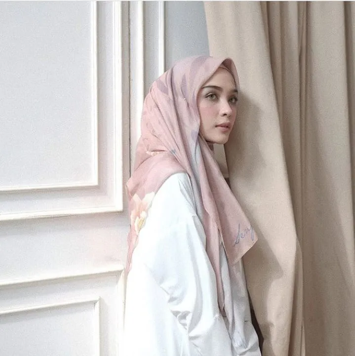 6 Prediksi Tren Motif Hijab Tahun 2019 yang Wajib Kamu Lirik, Mulai dari Warna Zen Sampai Bentuk Galaksi 9