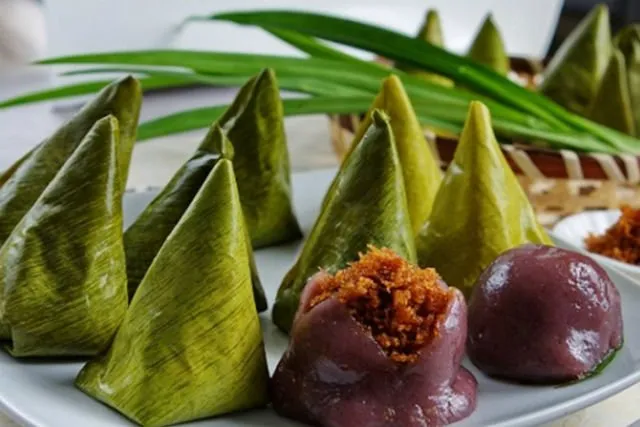 11 Macam Bungkusan Daun Pisang Tradisional Asli Indonesia. Familier? 20 bungkusan daun pisang
