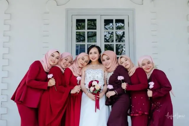 Indahnya Perbedaan, Viralnya Foto Pernikahan di Gereja Bersama Semua Bridesmaid Berhijab di Malaysia Ini Tuai Pujian 7
