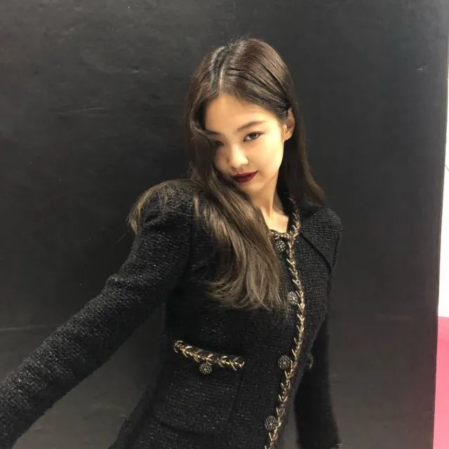 Ultah Hari Ini, Yuk Intip 10+ Inspirasi Outfit ala Jennie Blackpink yang Elegan sampai Casual 22