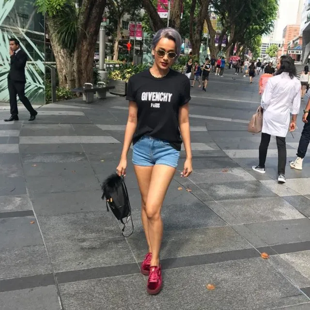 Jadi Supermodel yang Punya Kulit Eksotis, 12 Gaya Kimmy Jayanti Memikat Hati. Celana Pun Jadi Trendi 20
